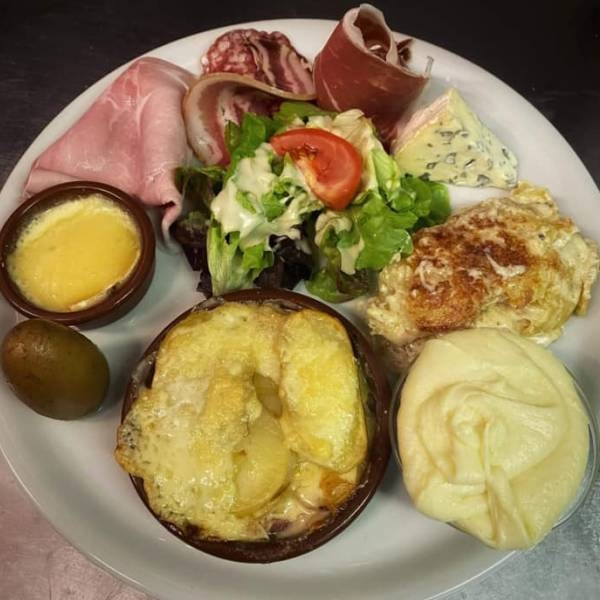 Restaurant - L'Oustaou - Besse et saint Anastaise - restaurant a faire BESSE-ET-SAINT-ANASTAISE